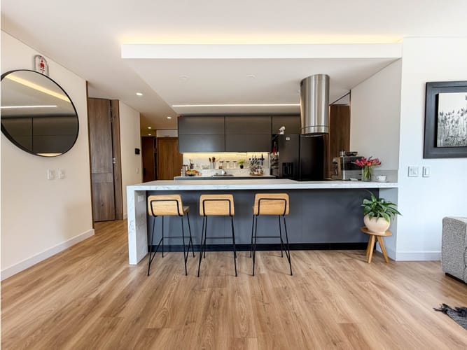 Apartamento de 2 alcobas en venta en Chico Norte, Bogotá, 106 m² · foto 2 de 24