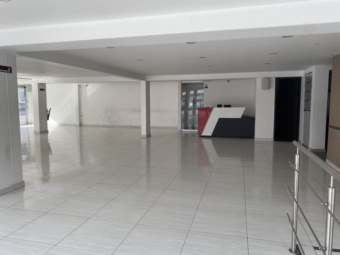 Casa de 8 alcobas en arriendo en La Castellana, Bogotá, 440 m² · foto 3 de 14