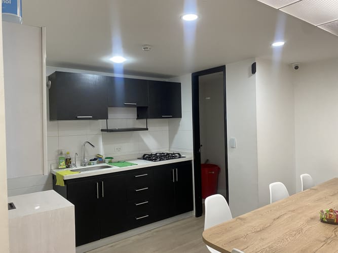 Casa de 8 alcobas en arriendo en La Castellana, Bogotá, 440 m² · foto 8 de 14