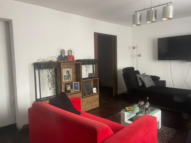 Casa de 7 alcobas en venta en Libertador, Bogotá, 230 m² · foto 2 de 24