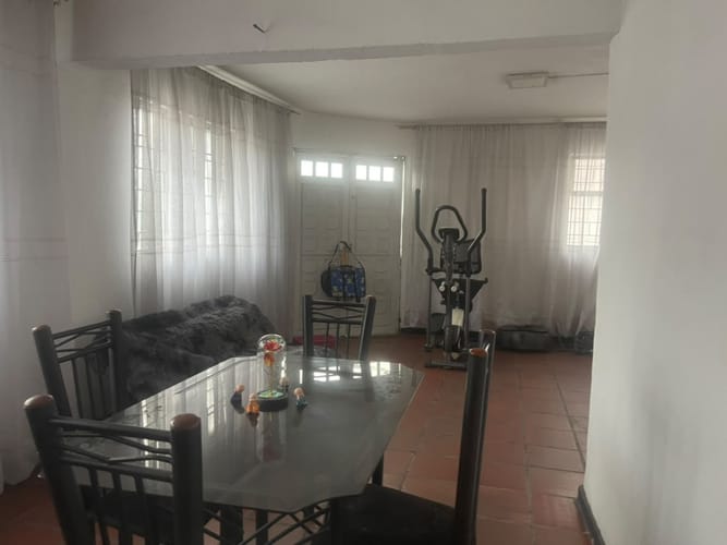 Casa de 7 alcobas en venta en Libertador, Bogotá, 230 m² · foto 3 de 24