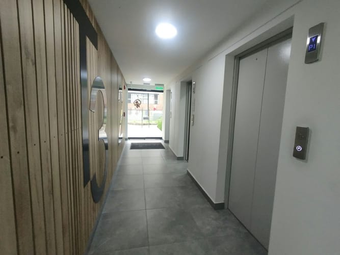 Apartamento de 3 alcobas en venta en La Felicidad, Bogotá, 88 m² · foto 3 de 24