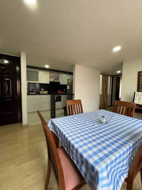 Apartamento de 3 alcobas en venta en El Refugio, Bogotá, 68 m² · foto 2 de 14