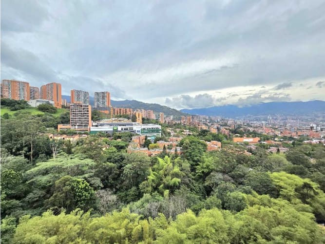 Apartamento de 3 alcobas en venta en Loma Del Esmeraldal, Envigado, 169 m² · foto 2 de 16