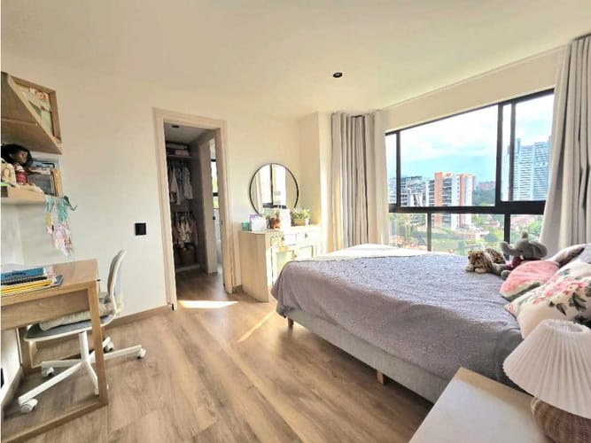 Apartamento de 4 alcobas en venta en El Diamante No. 2, Medellín, 295 m² · foto 12 de 21