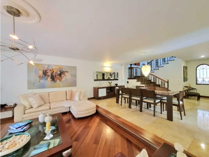 Casa de 4 alcobas en venta en El Tesoro, Medellín, 360 m² · foto 3 de 18