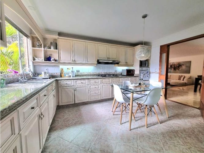 Casa de 4 alcobas en venta en El Tesoro, Medellín, 360 m² · foto 4 de 18