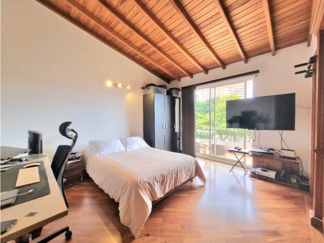 Casa de 4 alcobas en venta en El Tesoro, Medellín, 360 m² · foto 9 de 18