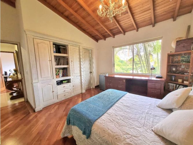 Casa de 4 alcobas en venta en El Tesoro, Medellín, 360 m² · foto 13 de 18