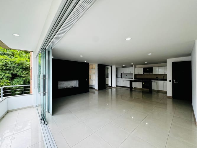Apartamento de 3 alcobas en venta en El Poblado, Medellín, 136 m² · foto 3 de 14