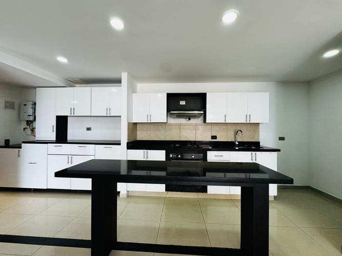 Apartamento de 3 alcobas en venta en El Poblado, Medellín, 136 m² · foto 7 de 14
