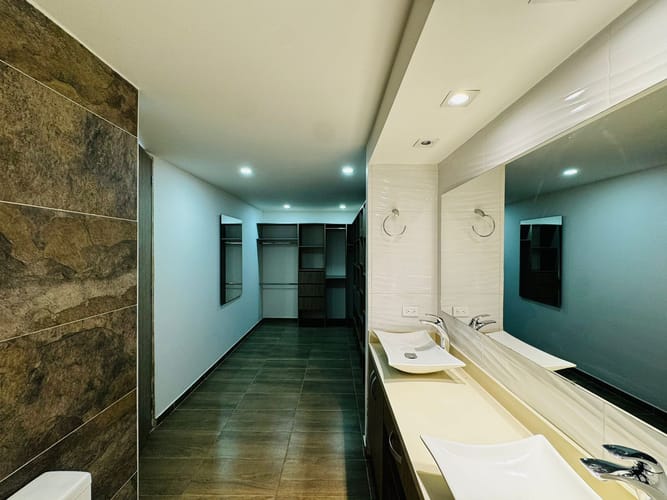 Apartamento de 3 alcobas en venta en El Poblado, Medellín, 136 m² · foto 12 de 14