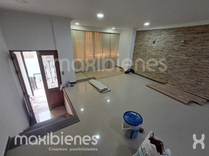 Casa de 2 alcobas en arriendo en Los Colores, Medellín, 90 m² · foto 2 de 15