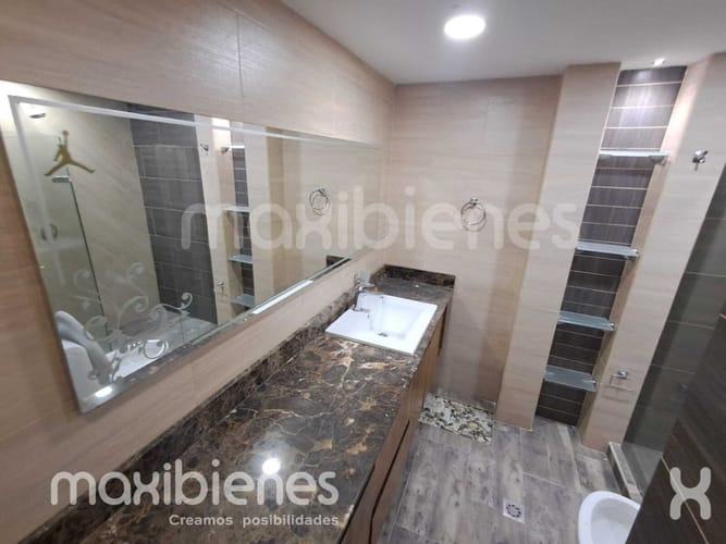 Casa de 2 alcobas en arriendo en Los Colores, Medellín, 90 m² · foto 11 de 15