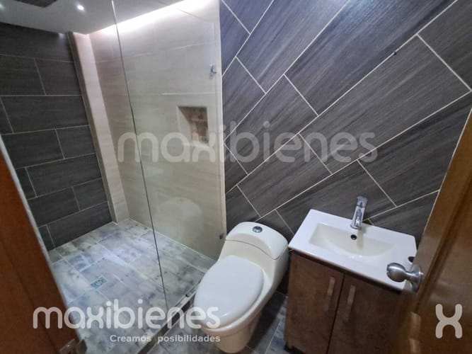 Casa de 2 alcobas en arriendo en Los Colores, Medellín, 90 m² · foto 13 de 15
