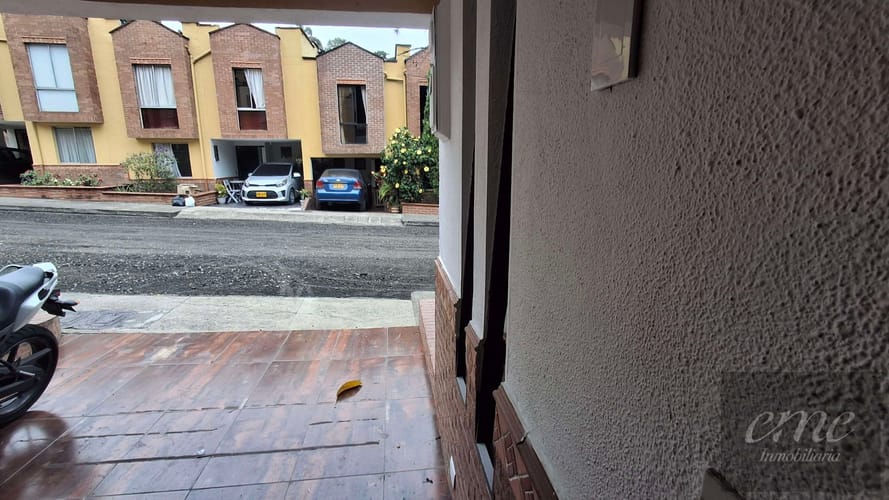 Casa de 4 alcobas en arriendo en Belén Rincón, Medellín, 110 m² · foto 2 de 12