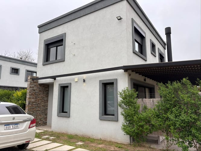 ALQUILER CASA DE 3 DORMITORIOS 3 BAÑOS CIUDAD DE LA COSTA · Foto 2