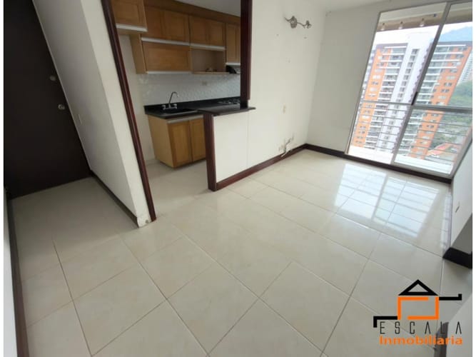 Apartamento de 2 alcobas en arriendo en Loma De Los Bernal, Medellín, 60 m² · foto 2 de 15