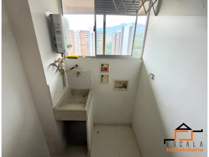 Apartamento de 2 alcobas en arriendo en Loma De Los Bernal, Medellín, 60 m² · foto 4 de 15