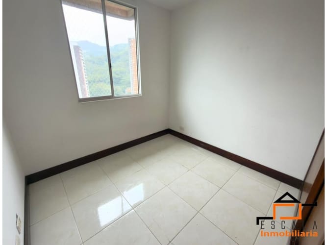 Apartamento de 2 alcobas en arriendo en Loma De Los Bernal, Medellín, 60 m² · foto 11 de 15