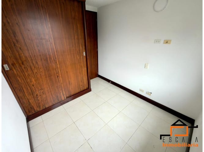 Apartamento de 2 alcobas en arriendo en Loma De Los Bernal, Medellín, 60 m² · foto 12 de 15