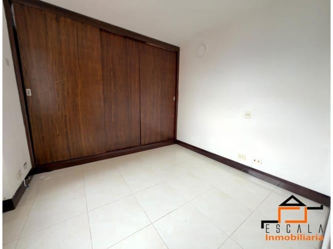 Apartamento de 2 alcobas en arriendo en Loma De Los Bernal, Medellín, 60 m² · foto 13 de 15
