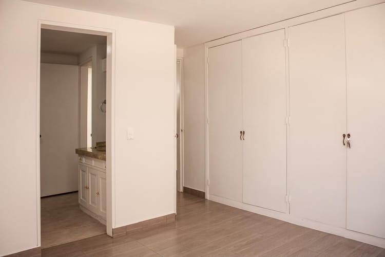 Apartamento de 2 alcobas en venta en Chicó Navarra, Bogotá, 74 m² · foto 3 de 18