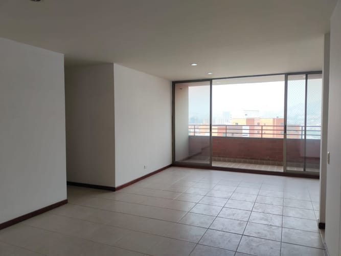 Apartamento de 3 alcobas en arriendo en El Poblado, Medellín, 117 m² · foto 2 de 17