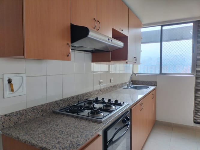 Apartamento de 3 alcobas en arriendo en El Poblado, Medellín, 117 m² · foto 7 de 17