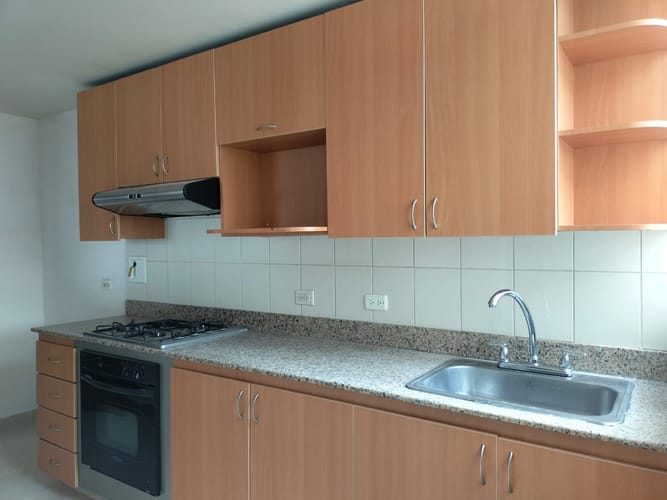 Apartamento de 3 alcobas en arriendo en El Poblado, Medellín, 117 m² · foto 8 de 17