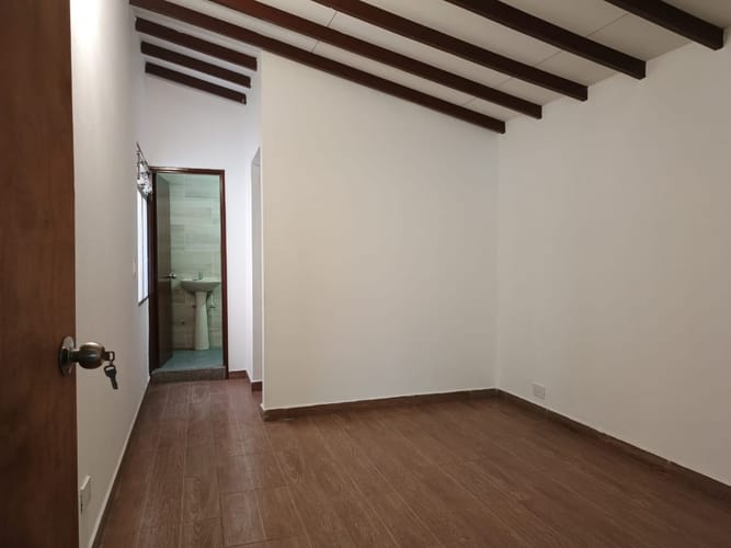 Apartamento de 2 alcobas en arriendo en Cabañas, Bello, 63 m² · foto 9 de 12