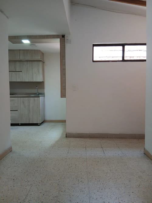 Apartamento de 4 alcobas en arriendo en Santa Teresita, Medellín, 70 m² · foto 2 de 10