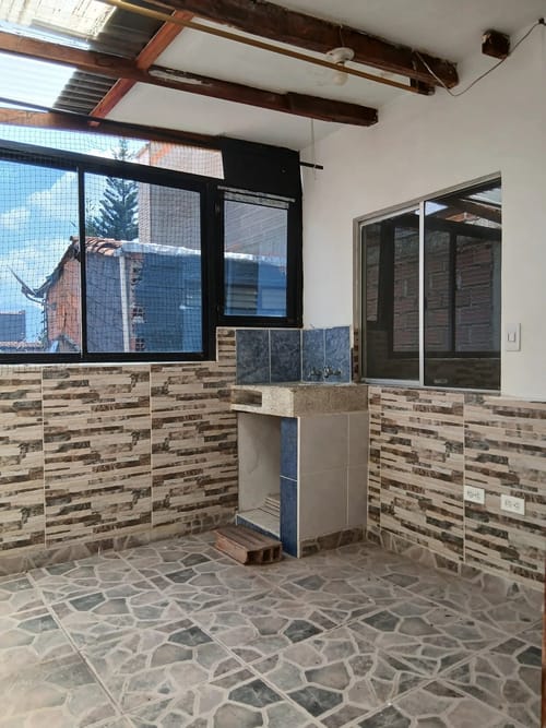 Apartamento de 4 alcobas en arriendo en Santa Teresita, Medellín, 70 m² · foto 6 de 10