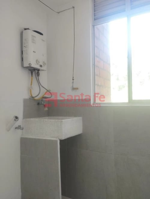 Apartamento de 3 alcobas en arriendo en La Hondonada, Medellín, 50 m² · foto 5 de 10
