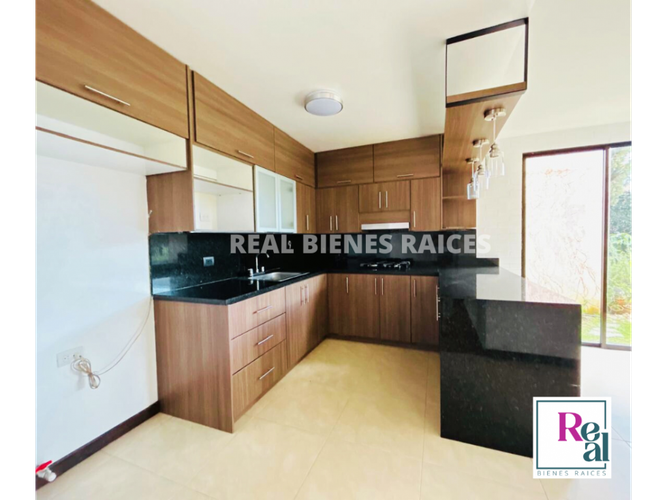 Casa de 4 alcobas en venta en La Ceja, 150 m² · foto 2 de 24