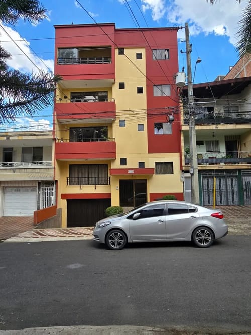 Apartamento de 4 alcobas en venta en Florida Nueva, Medellín, 125 m² · foto 2 de 10