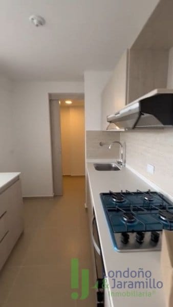 Apartamento de 2 alcobas en venta en Centro, Rionegro, 66 m² · foto 2 de 11