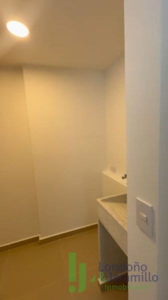 Apartamento de 2 alcobas en venta en Centro, Rionegro, 66 m² · foto 3 de 11