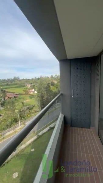 Apartamento de 2 alcobas en venta en Centro, Rionegro, 66 m² · foto 4 de 11