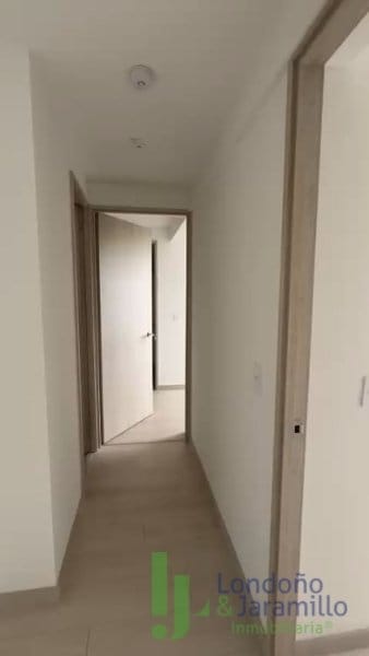 Apartamento de 2 alcobas en venta en Centro, Rionegro, 66 m² · foto 5 de 11