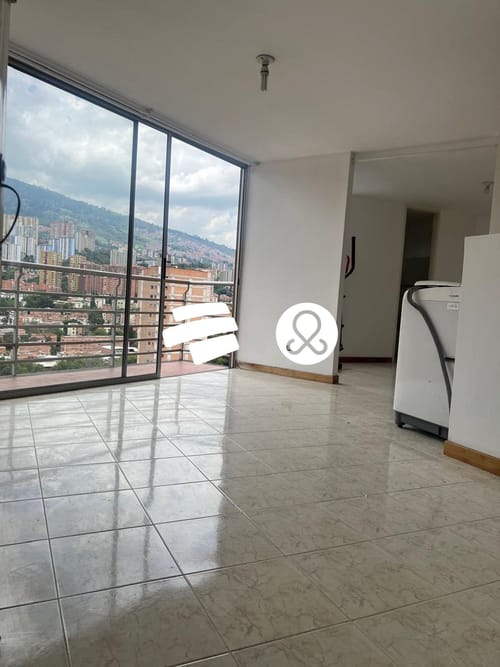 Apartamento de 1 alcoba en venta en La Floresta, Medellín, 39 m² · foto 2 de 9
