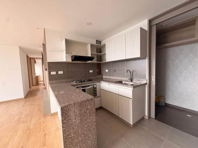Apartamento de 3 alcobas en arriendo en Tres Esquinas, Sabaneta, 75 m² · foto 5 de 16