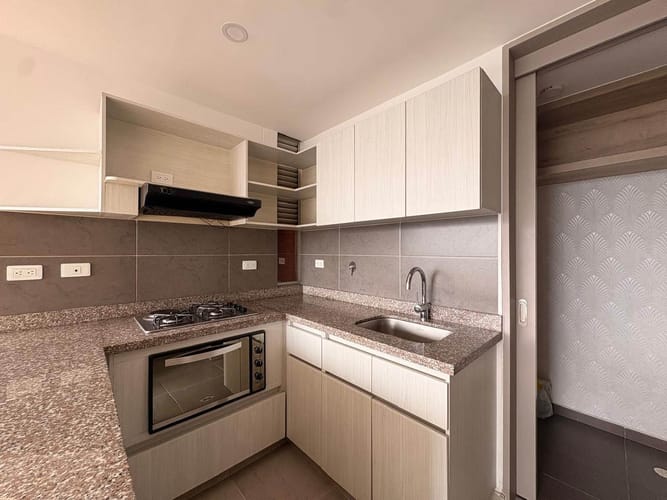 Apartamento de 3 alcobas en arriendo en Tres Esquinas, Sabaneta, 75 m² · foto 4 de 16