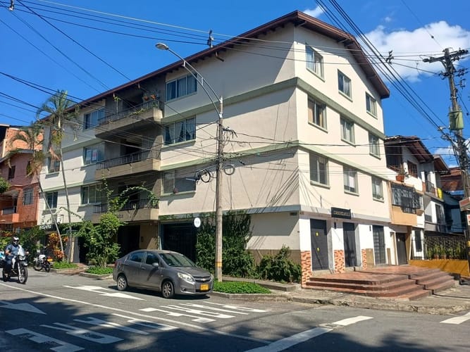 Apartamento de 3 alcobas en arriendo en Lorena, Medellín, 95 m² · foto 1 de 10