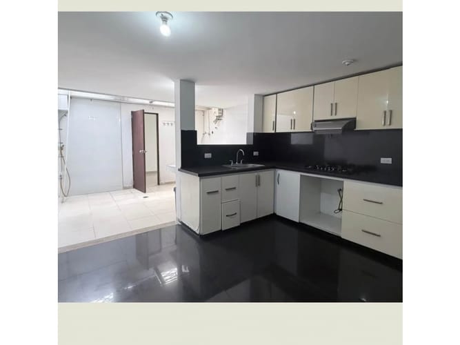 Casa de 6 alcobas en venta en Quintas De Don Simon, Cali, 286 m² · foto 2 de 8
