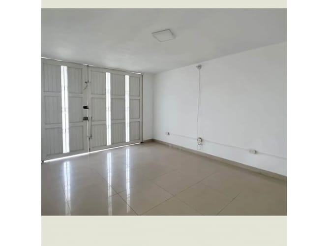 Casa de 6 alcobas en venta en Quintas De Don Simon, Cali, 286 m² · foto 3 de 8