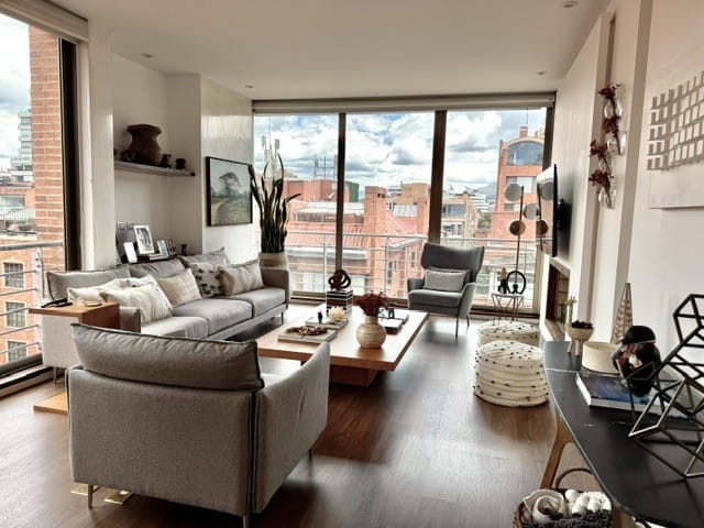 Apartamento de 2 alcobas en venta en Chicó Reservado, Bogotá, 153 m² · foto 2 de 19