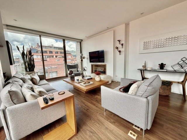 Apartamento de 2 alcobas en venta en Chicó Reservado, Bogotá, 153 m² · foto 3 de 19