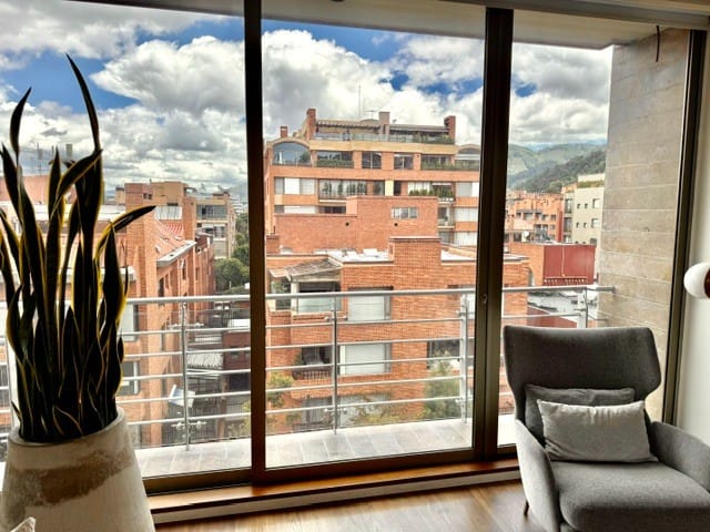 Apartamento de 2 alcobas en venta en Chicó Reservado, Bogotá, 153 m² · foto 4 de 19