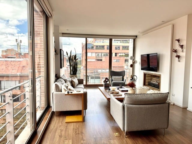 Apartamento de 2 alcobas en venta en Chicó Reservado, Bogotá, 153 m² · foto 5 de 19